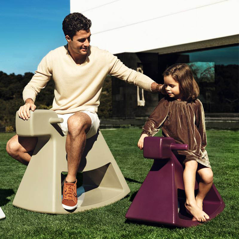 studioceramica-childrenfurniture-rosinante-eeroaarnio-vondom (3) studioceramica-childrenfurniture-rosinante-eeroaarnio-vondom-3.jpg