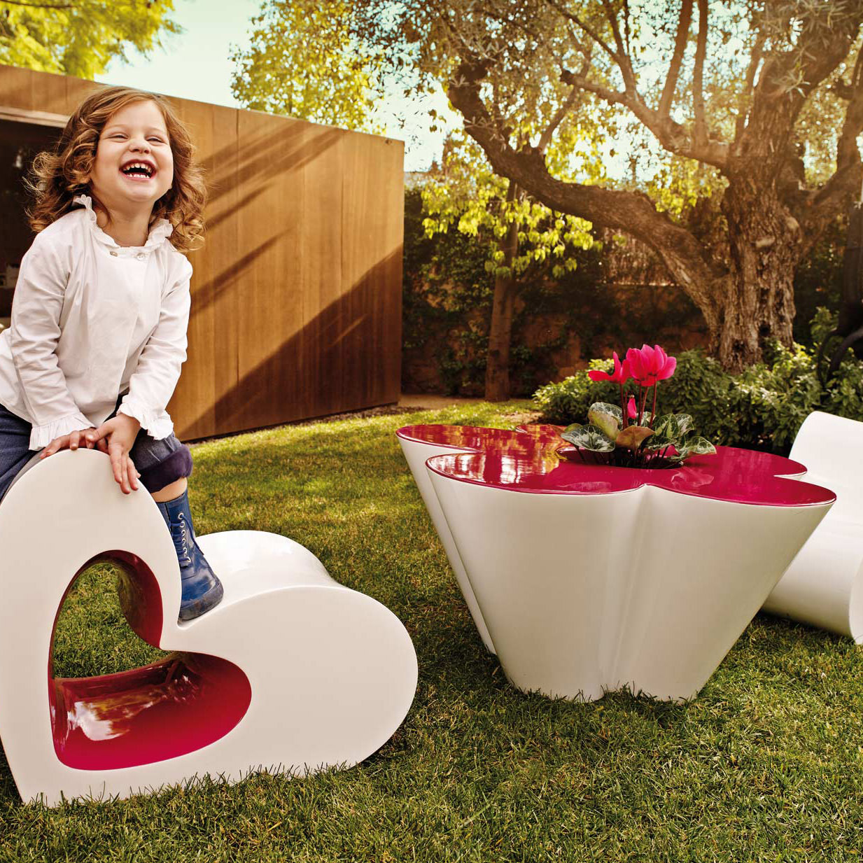 studioceramica-design-outdoor-furniture-child-chair-table-agatharuizdelaprada-vondom2 studioceramica-design-outdoor-furniture-child-chair-table-agatharuizdelaprada-vondom2.jpg